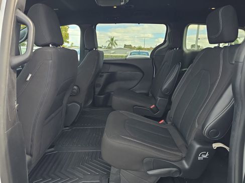 Used 2021 Chrysler Pacifica Touring w/ S Appearance Package image 12