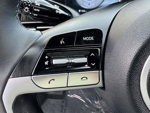 Used 2023 Hyundai Elantra Limited w/ Winter Weather Package image 21