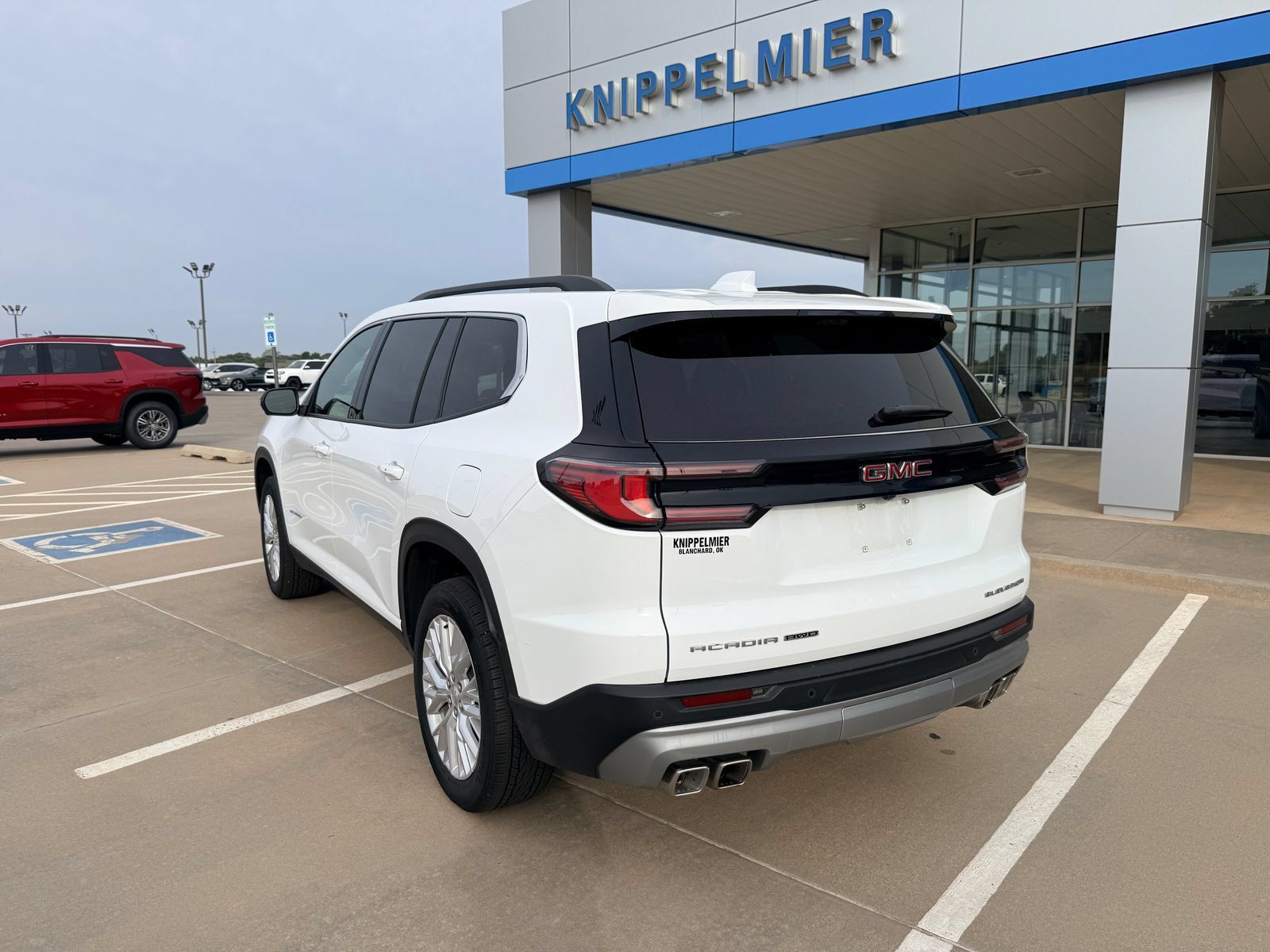Used 2026 GMC Acadia Elevation w/ Elevation Premium Package AWD/4WD image 8