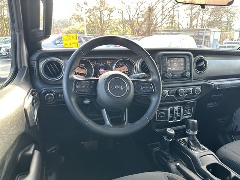 Used 2018 Jeep Wrangler Unlimited Sport S image 25