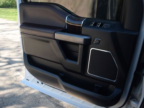 Used 2017 Ford F150 Platinum w/ Equipment Group 701A Luxury image 18