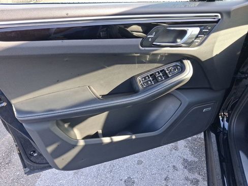 Used 2023 Porsche Macan S AWD/4WD image 18