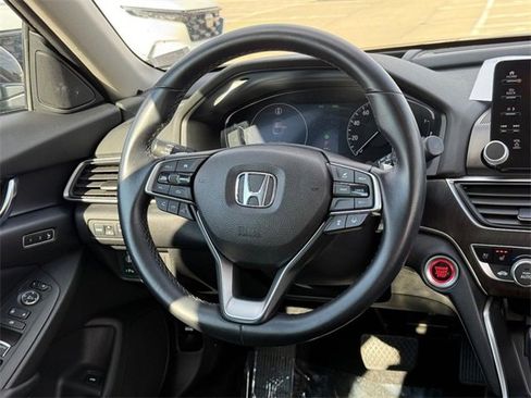 Used 2018 Honda Accord Touring image 12