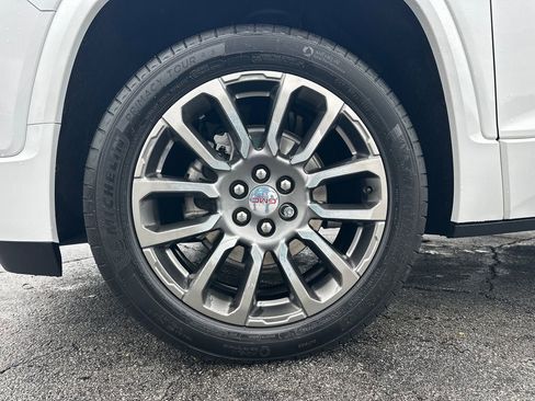 Used 2022 GMC Acadia Denali w/ Denali Ultimate Package image 12