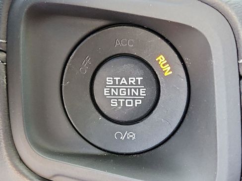 New 2025 Jeep Gladiator Sport image 12