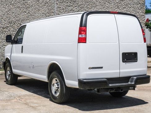 Used 2023 Chevrolet Express 3500 w/ Driver Convenience Package RWD image 12