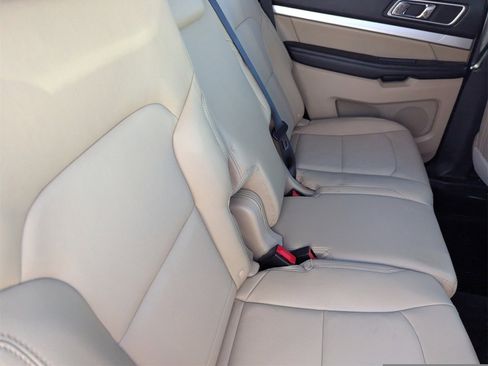 Used 2016 Ford Explorer XLT w/ Equipment Group 202A image 13