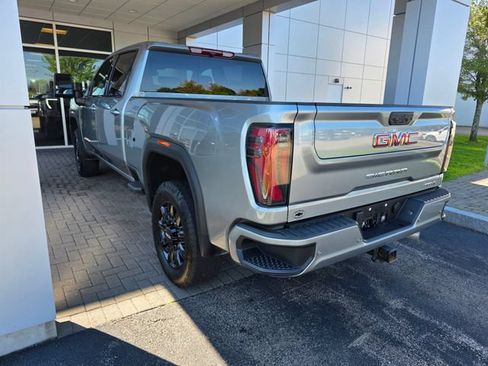 Used 2025 GMC Sierra 2500 AT4 AWD/4WD image 2