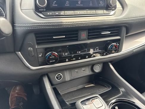 Certified 2023 Nissan Rogue SV w/ SV Premium B Package AWD/4WD image 17