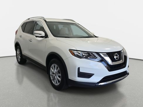 Used 2017 Nissan Rogue SV w/ SV Premium Package image 3