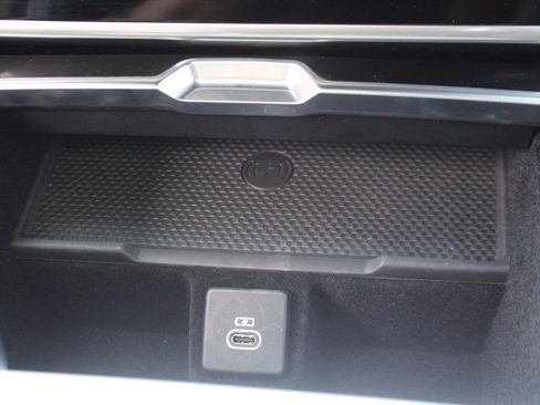 Used 2025 Land Rover Range Rover SE image 26