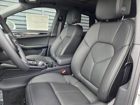 New 2026 Porsche Macan AWD/4WD image 5