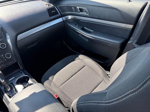 Used 2018 Ford Explorer XLT FWD image 17