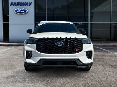 Used 2025 Ford Explorer ST AWD/4WD image 3