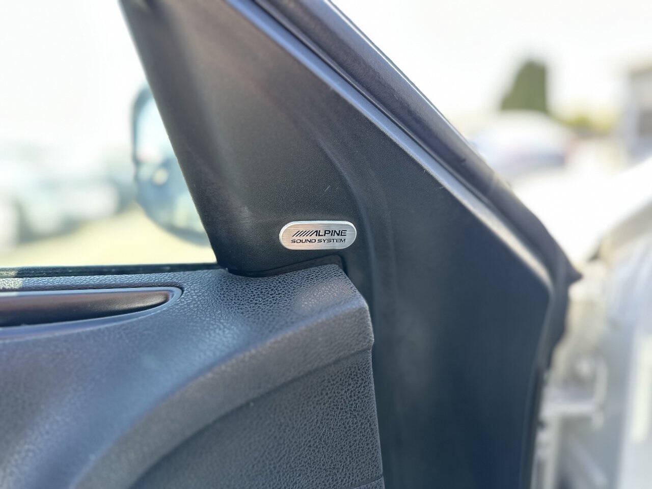 Used 2020 Chrysler 300 S w/ S Model Appearance Package RWD image 10