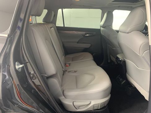 Used 2021 Toyota Highlander Limited AWD/4WD image 38