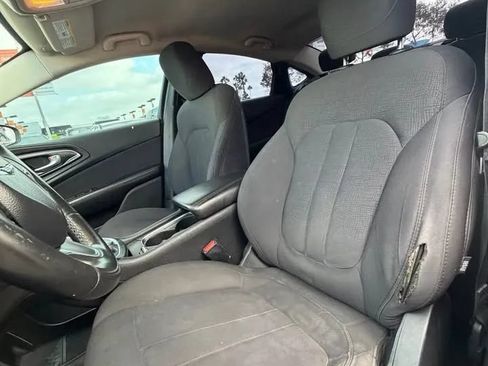 Used 2015 Chrysler 200 Limited w/ Convenience Group FWD image 7