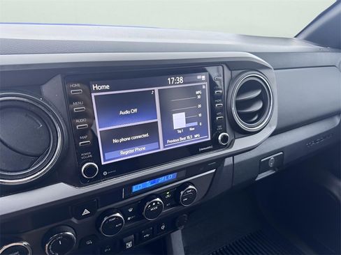 Used 2022 Toyota Tacoma TRD Off-Road image 27
