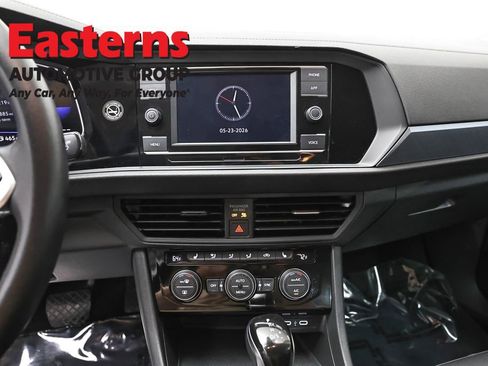 Used 2024 Volkswagen Jetta SE FWD image 12