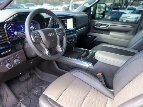 Used 2025 Chevrolet Silverado 2500 ZR2 w/ Technology Package image 13