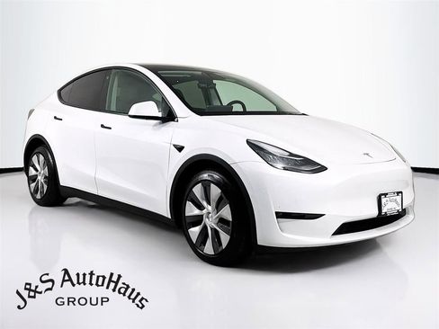 Used 2022 Tesla Model Y Long Range image 1
