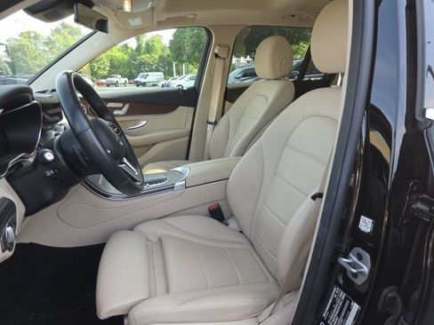 Used 2022 Mercedes-Benz GLC 300 4MATIC image 3