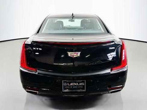 Used 2018 Cadillac XTS Luxury image 6