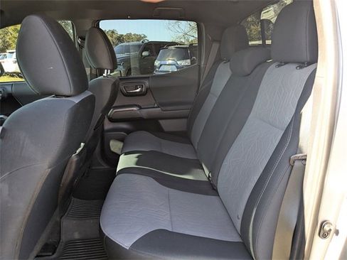 Used 2021 Toyota Tacoma TRD Off-Road image 11