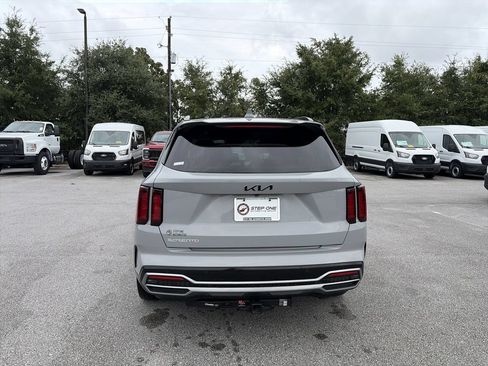 Used 2023 Kia Sorento EX w/ Panoramic Sunroof Package FWD image 6