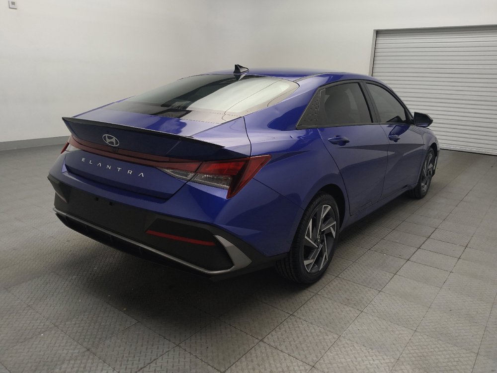 Used 2025 Hyundai Elantra Sport FWD image 9
