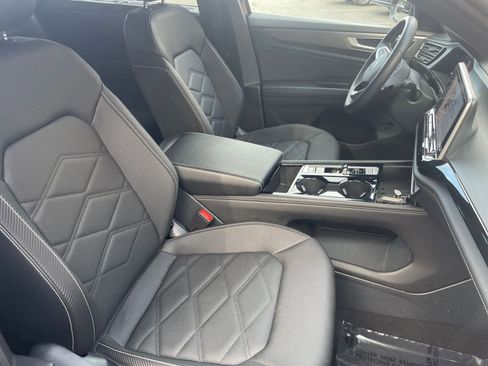 Used 2025 Volkswagen Atlas Cross Sport SE image 32