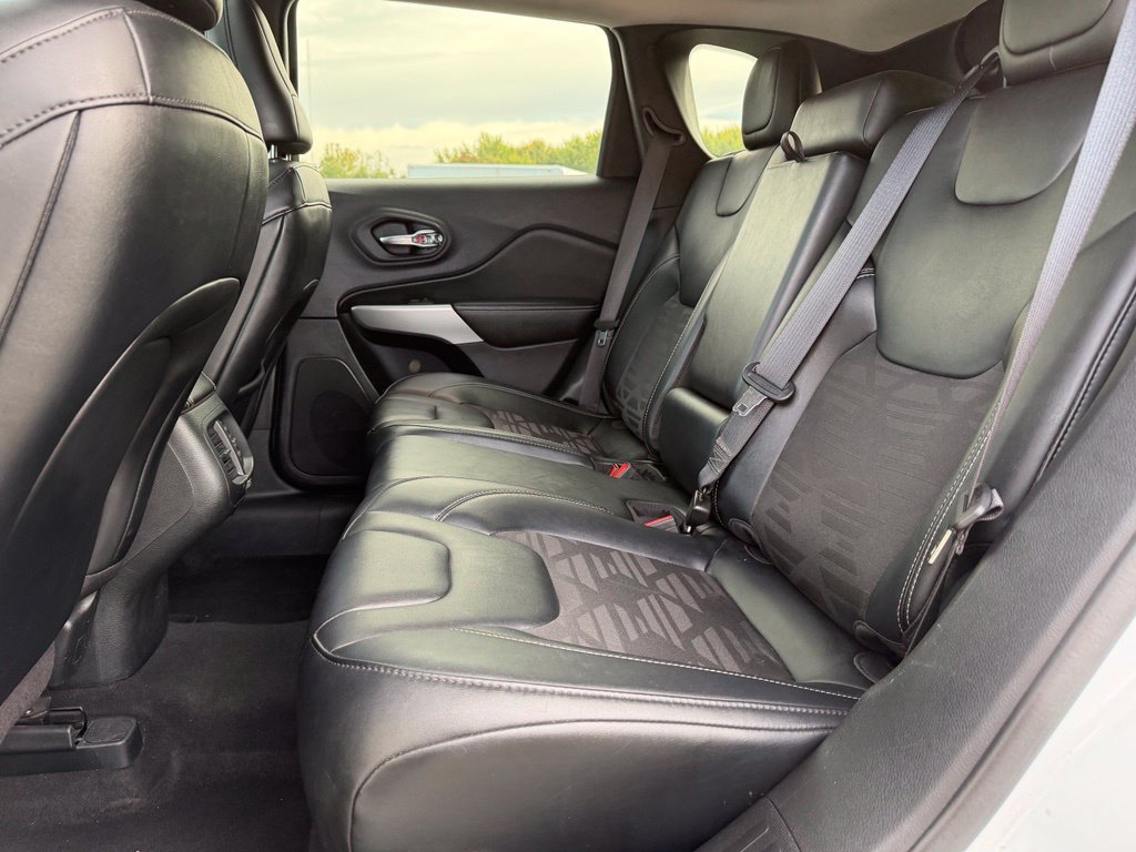 Used 2022 Jeep Cherokee Latitude w/ Sun & Sound Group AWD/4WD image 13