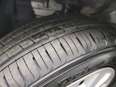 Used 2012 Nissan Versa SV image 29