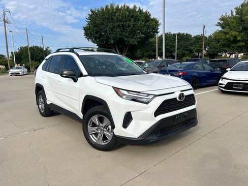 Used 2025 Toyota RAV4 LE AWD/4WD image 1