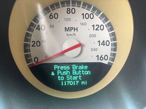 Used 2010 Dodge Challenger R/T RWD image 14