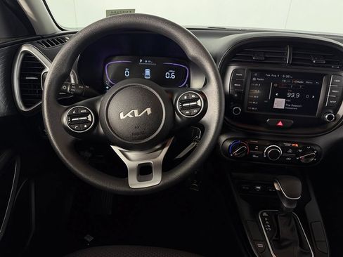 Used 2025 Kia Soul LX w/ LX Technology Package FWD image 13