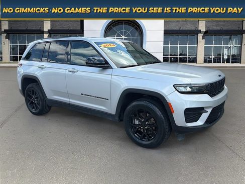 Used 2024 Jeep Grand Cherokee Altitude AWD/4WD image 1