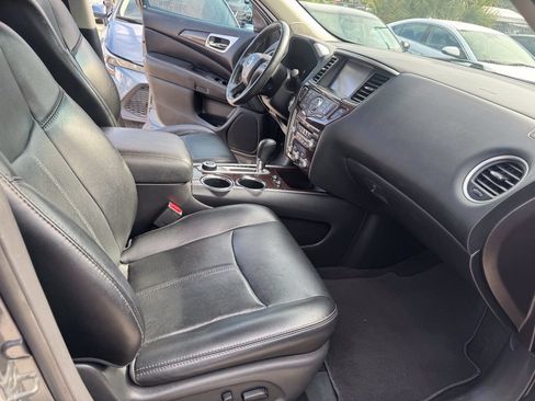 Used 2015 Nissan Pathfinder Platinum w/ Family Entertainment Package AWD/4WD image 11