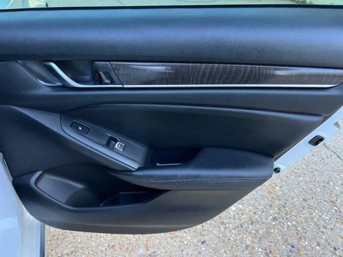 Used 2019 Honda Accord Touring image 21