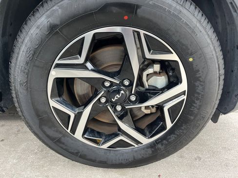 Used 2025 Kia Sportage LX image 40