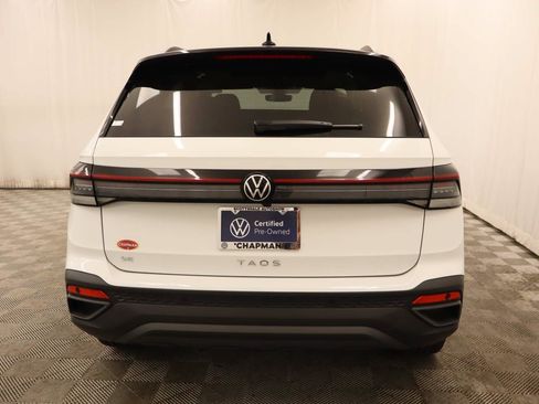 Certified 2025 Volkswagen Taos SE FWD image 6