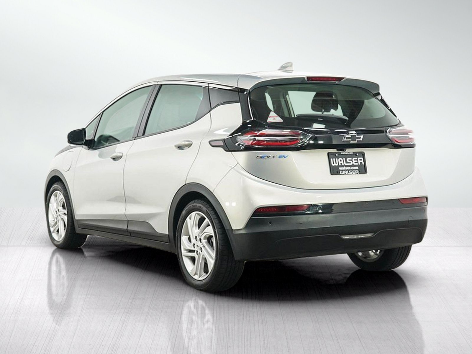 Used 2023 Chevrolet Bolt LT w/ Driver Confidence Package FWD image 3