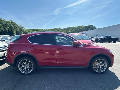 Used 2018 Alfa Romeo Stelvio Ti AWD/4WD image 2