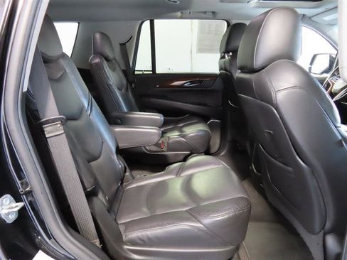 Used 2020 Cadillac Escalade Premium Luxury image 38