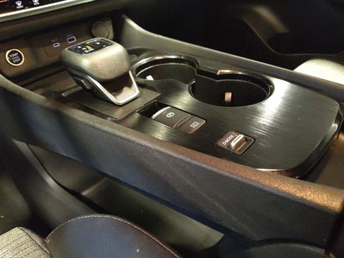 Used 2023 Nissan Rogue SV image 26