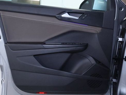 Used 2022 Volkswagen Taos SEL image 13