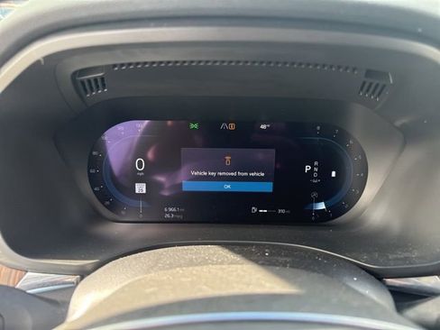 Used 2022 Volvo XC60 B5 Momentum image 26