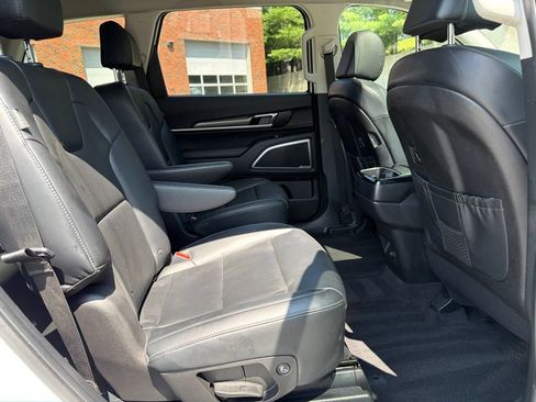 Certified 2024 Kia Telluride S w/ S Sunroof Package AWD/4WD image 31