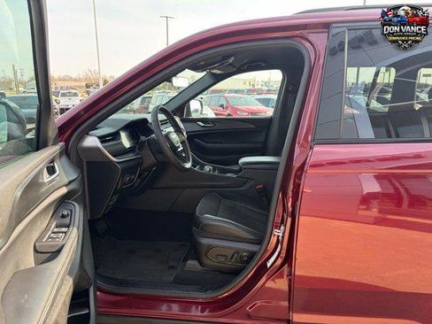 Certified 2025 Jeep Grand Cherokee Altitude image 11