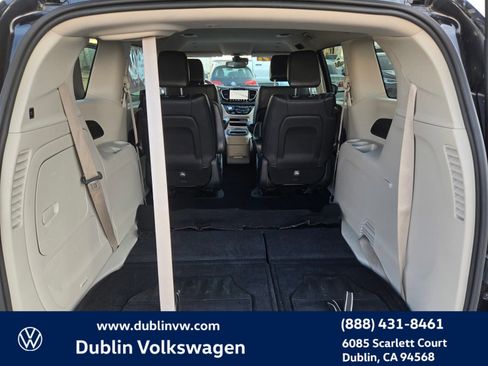 Used 2024 Chrysler Pacifica Select image 26